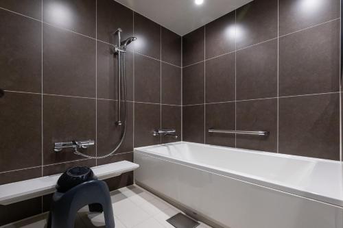 Ένα μπάνιο στο Cross Hotel Kyoto