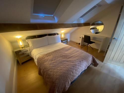 A bed or beds in a room at The Loft @3