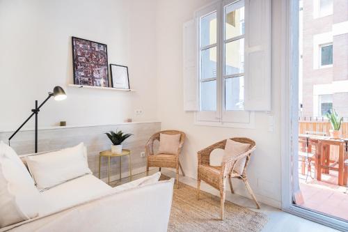 Sunny Terrace Apartment in Gracia, Barcelona - Local Lifestyle