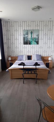 a bedroom with a large bed in a room at B en B 't Pekeltje in Medemblik