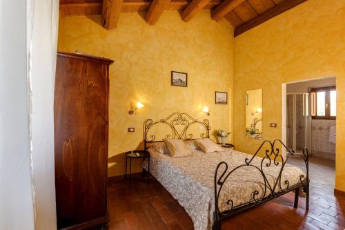 a bedroom with a bed in a room with yellow walls at La Vecchia Stazione Ravenna in Ravenna