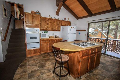 Colbert Cabin-966 by Big Bear Vacations