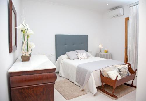 Ένα ή περισσότερα κρεβάτια σε δωμάτιο στο YourHouse Can Peret, modern town house in Sa Pobla with private pool