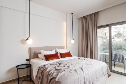 Ένα ή περισσότερα κρεβάτια σε δωμάτιο στο The City Hotel & Suites