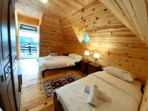 Llit o llits en una habitació de El Paso City, Zlatibor - Wooden Cottages Unique, Treehouse, Wild West Rooms, accommodation 1-6 people
