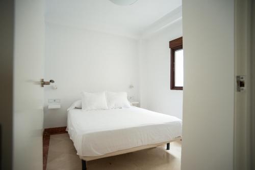 DEANES ROOMS