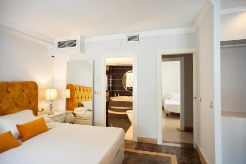 DEANES ROOMS