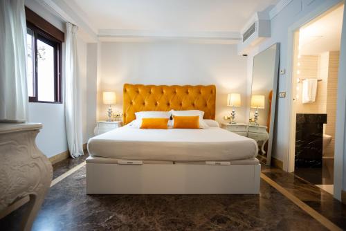 DEANES ROOMS