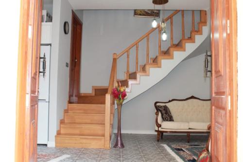 A seating area at Leila old house