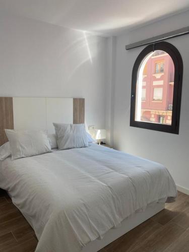 Ένα ή περισσότερα κρεβάτια σε δωμάτιο στο APARTAMENTOS MARMOLES CENTRO