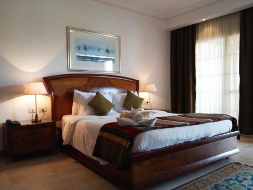 Un pat sau paturi într-o cameră la DELTA SHARM RESORT ,Official Web, DELTA RENT, Sharm El Sheikh, South Sinai, Egypt