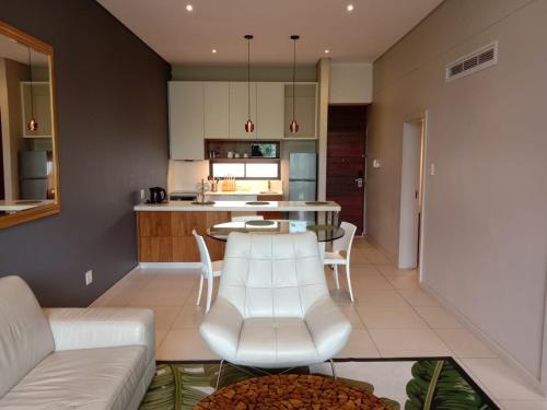 Η κουζίνα ή μικρή κουζίνα στο Zimbali Suites 619