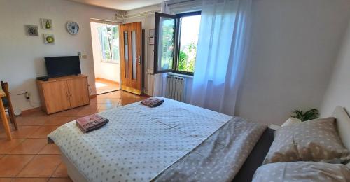 Кровать или кровати в номере Apartment Burja