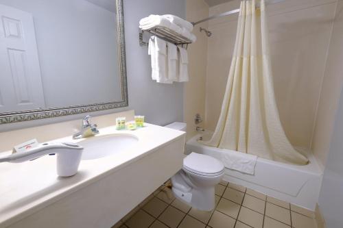 M Star Hotel Searcyにあるバスルーム