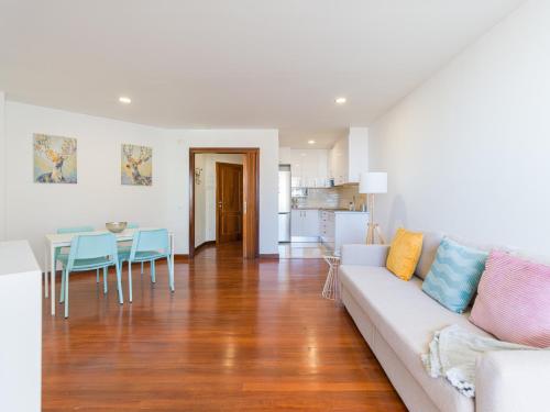 Bright Townhouse - Views - 5 min walk to the Beach
