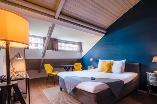 Een bed of bedden in een kamer bij H2OTEL Rotterdam