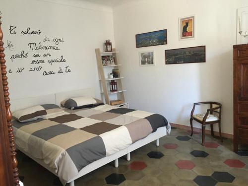 a bedroom with a bed with a quote on the wall at CASA IL GLICINE in Rocchetta Palafea