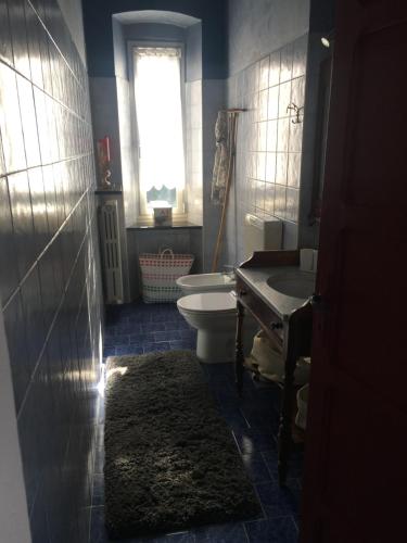 a bathroom with a toilet and a sink and a window at CASA IL GLICINE in Rocchetta Palafea