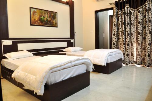 Postel nebo postele na pokoji v ubytování Mohini Home Stay