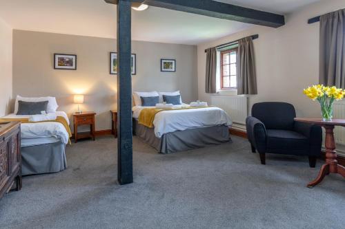 Ένα ή περισσότερα κρεβάτια σε δωμάτιο στο Charney Manor