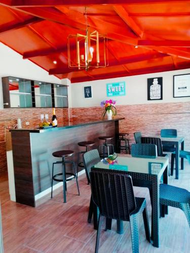Posezení v ubytování Los Ángeles Suite Hotel