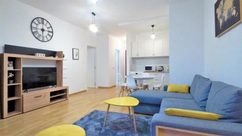 A seating area at Comfy apartment - Sea View