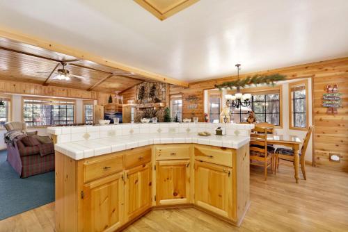 Gallery image of Retreat to Fox Farm-1662 by Big Bear Vacations in Big Bear Lake