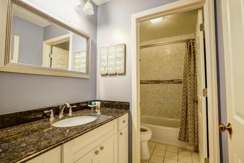 Bilik mandi di Harbour House Captiva