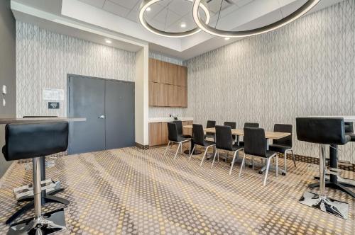 a conference room with a table and black chairs at Holiday Inn Gatineau - Ottawa by IHG in Gatineau
