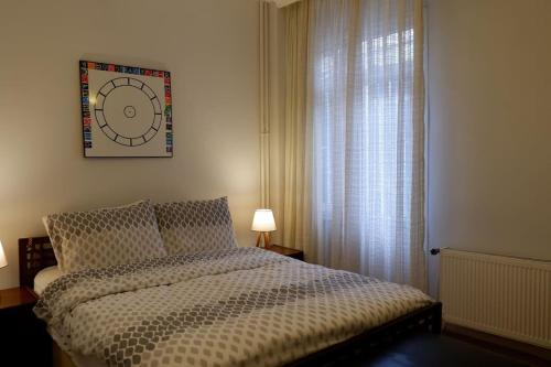 Postel nebo postele na pokoji v ubytování Cozy home with private garden in Nisantasi