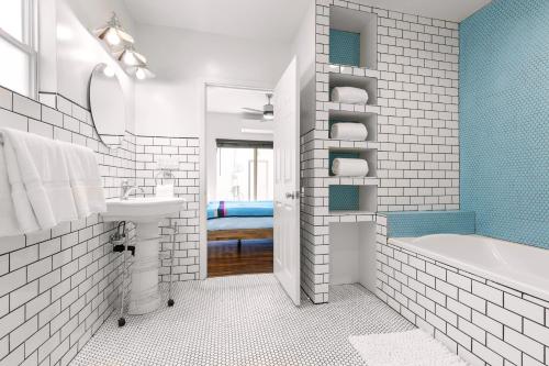 Ванная комната в Saint Boniface Hotel