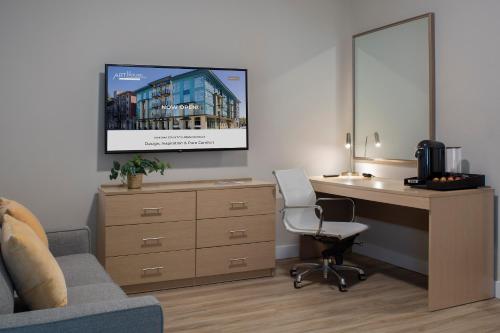 an office with a desk with a computer and a tv on the wall at Art House Hotel in Santa Rosa