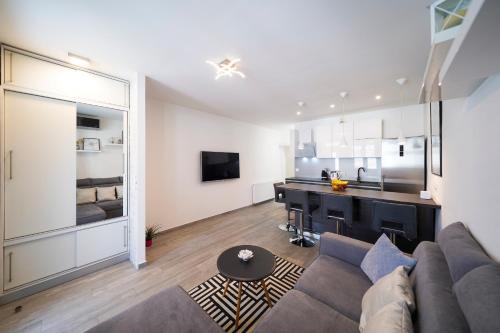 Modern Apartments with Loggia Terrace and Parking