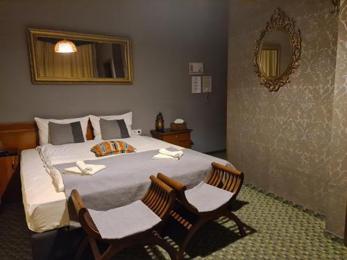 Postel nebo postele na pokoji v ubytování Petra Hotel