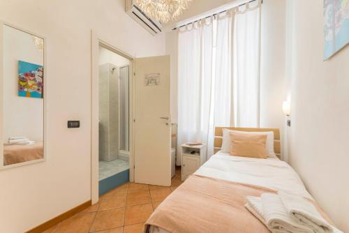 a bedroom with a bed and a walk in shower at I Mulini A Vento in Rome