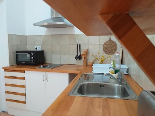 Kuchyňa alebo kuchynka v ubytovaní Rasa Sayang Apartments City Centre