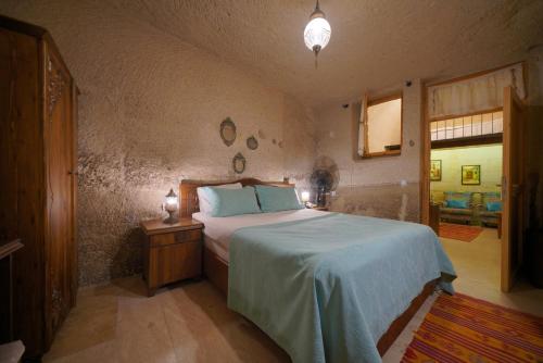 Кровать или кровати в номере Salkım Cave House