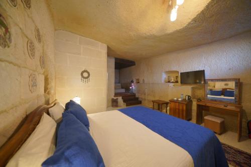 Кровать или кровати в номере Salkım Cave House