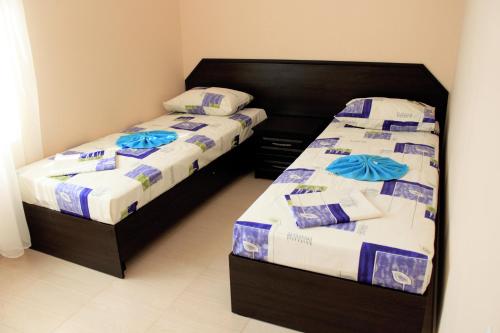 Cama o camas de una habitación en Belye Parusa Guest House