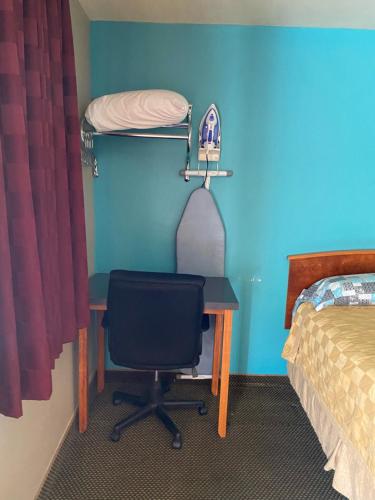 Katil atau katil-katil dalam bilik di Lone Pine Budget Inn
