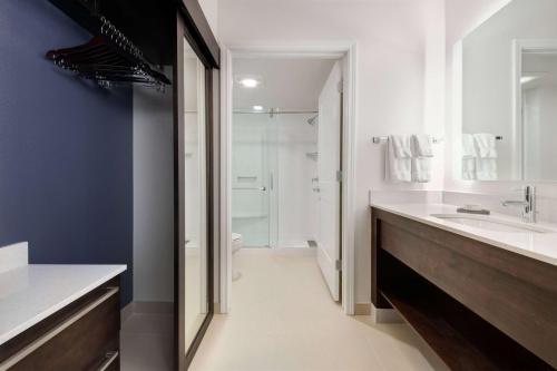Ванная комната в Sonesta ES Suites Atlanta Alpharetta North Point Mall
