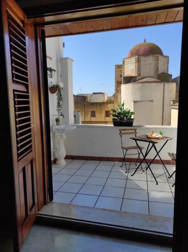 a balcony with a table and a view of a building at Da Marilù in Mazara del Vallo