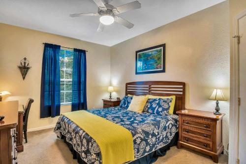 Giường trong phòng chung tại Magical Adventure Condo w Waterpark near Disney No Resort Fees