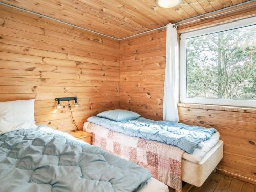 Cama ou camas em um quarto em Holiday Home Fjordternevej