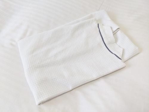a white napkin sitting on top of a bed at Kadoma - Hotel - Vacation STAY 42850v in Kadoma