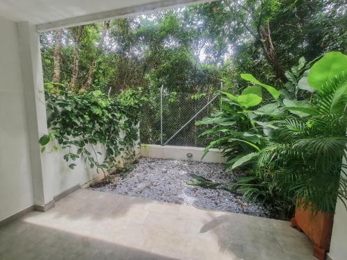 a garden with a fence and some plants at Hotel Monte Bello in Doradal