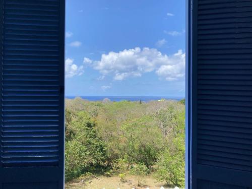 a view of the ocean from an open window at Massalli Sanctuary Lodge in San Andrés