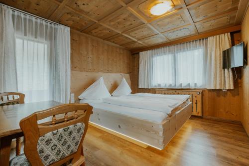 מיטה או מיטות בחדר ב-Zudrellhus