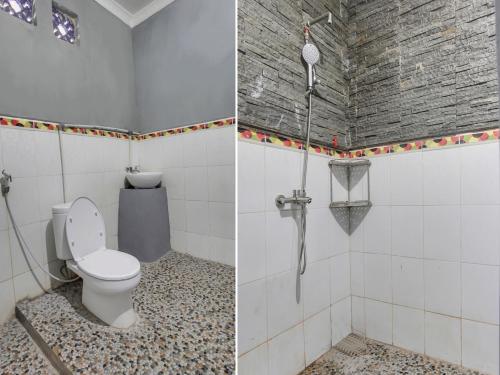 A bathroom at OYO 91005 Cottage Putra Mutun Beach