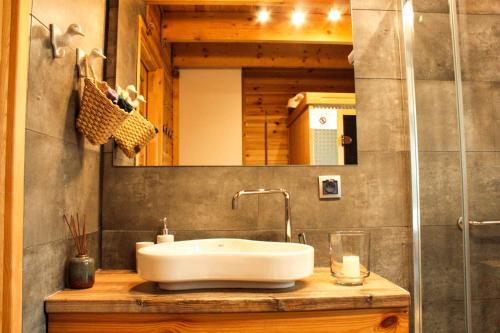 Bilik mandi di Wierzbowy Jar - Natura Spokój Sauna Kominek Karkonosze